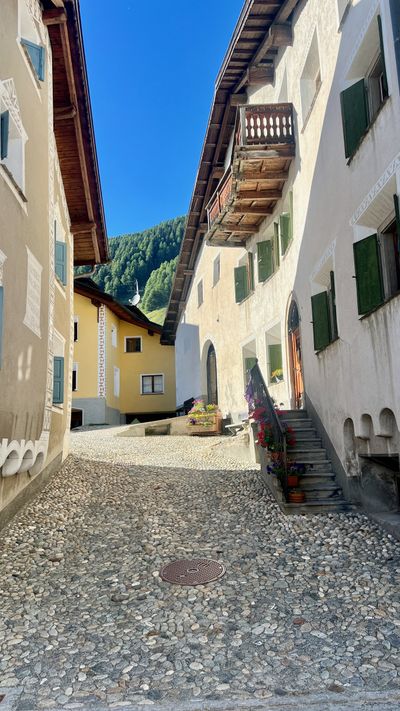 Steep cobbled alley between plaster walls