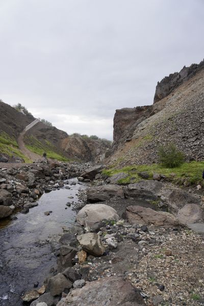 trail to the hotspring