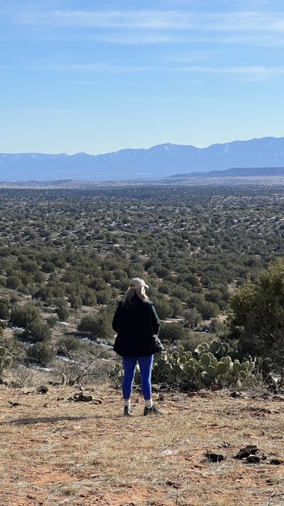 Sedona hiking trail with red rocks
